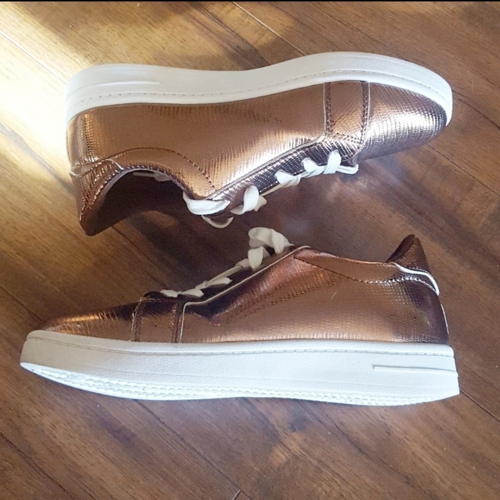🆕Mata -‎ Bronze Metallic Sneakers